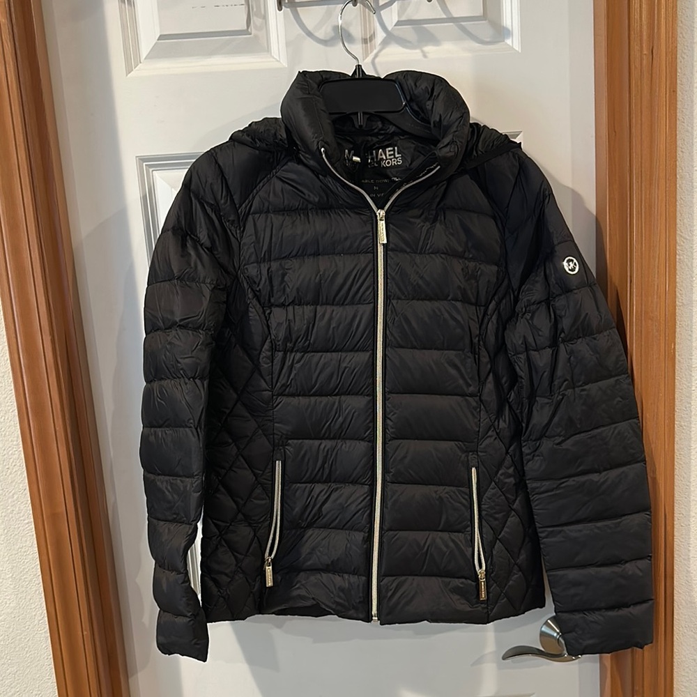 Michael Kors Black Puffer Jacket Sleek Quilted Design